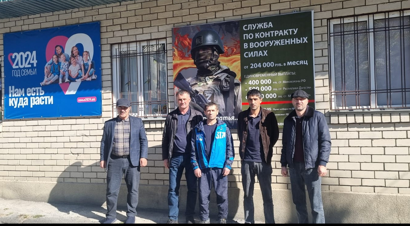 Работник соцзащиты Минтруда Дагестана в Рутульском районе, Виталий Антропов принял решение добровольно отправиться в зону проведения специальной военной операции